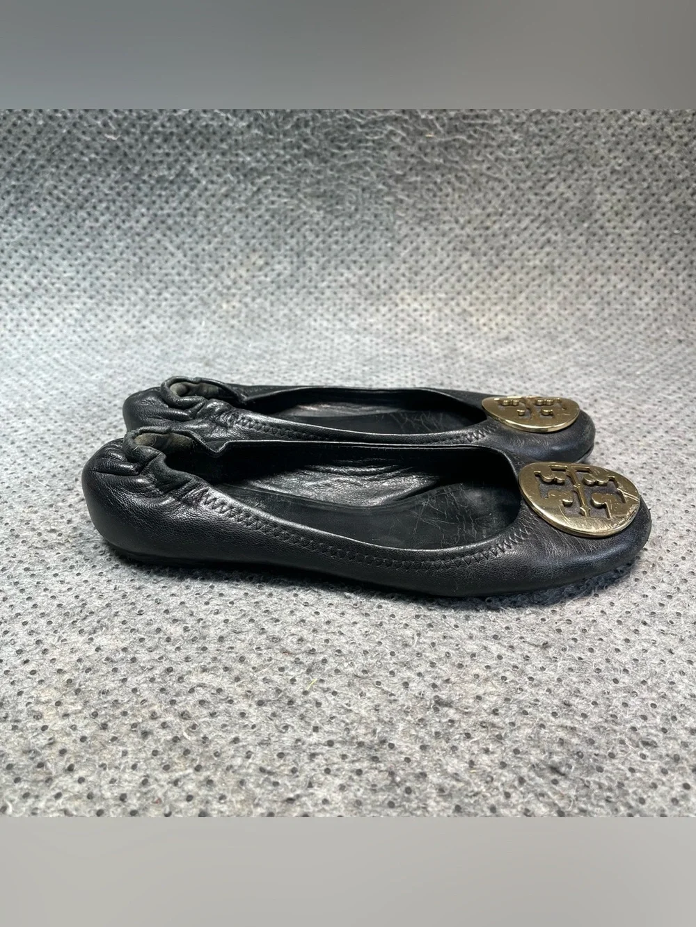 Tory Burch Black Flats Bronze Emblem Size 6 Womens